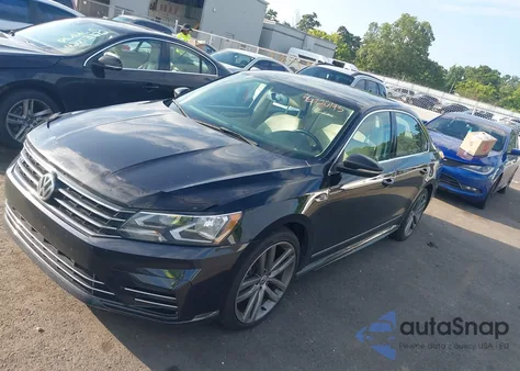 2017 Volkswagen Passat 1.8T R-Line из США, поврежденный, VIN 1VWDT7A30HC022064